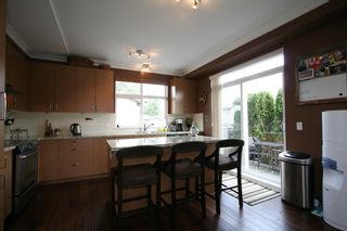 Photo 3: 132 2729 158TH Street in Surrey: Grandview Surrey Townhouse for sale (South Surrey White Rock)  : MLS®# F1126543