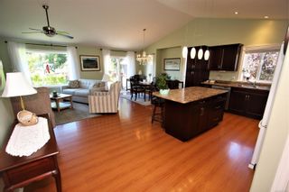 Photo 3: 2332 Woodside Pl in Nanaimo: Na Diver Lake House for sale : MLS®# 876912