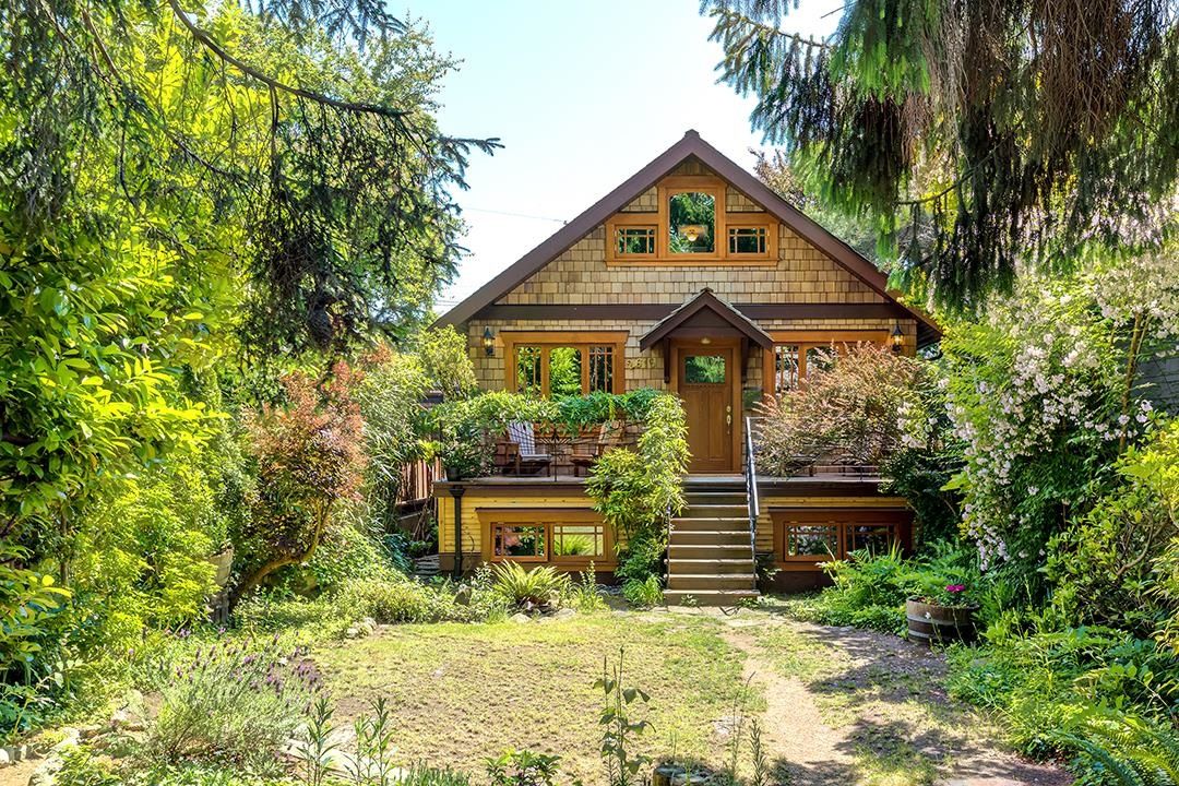 Main Photo: 2616 W 11TH Avenue in Vancouver: Kitsilano House for sale (Vancouver West)  : MLS®# R2700427
