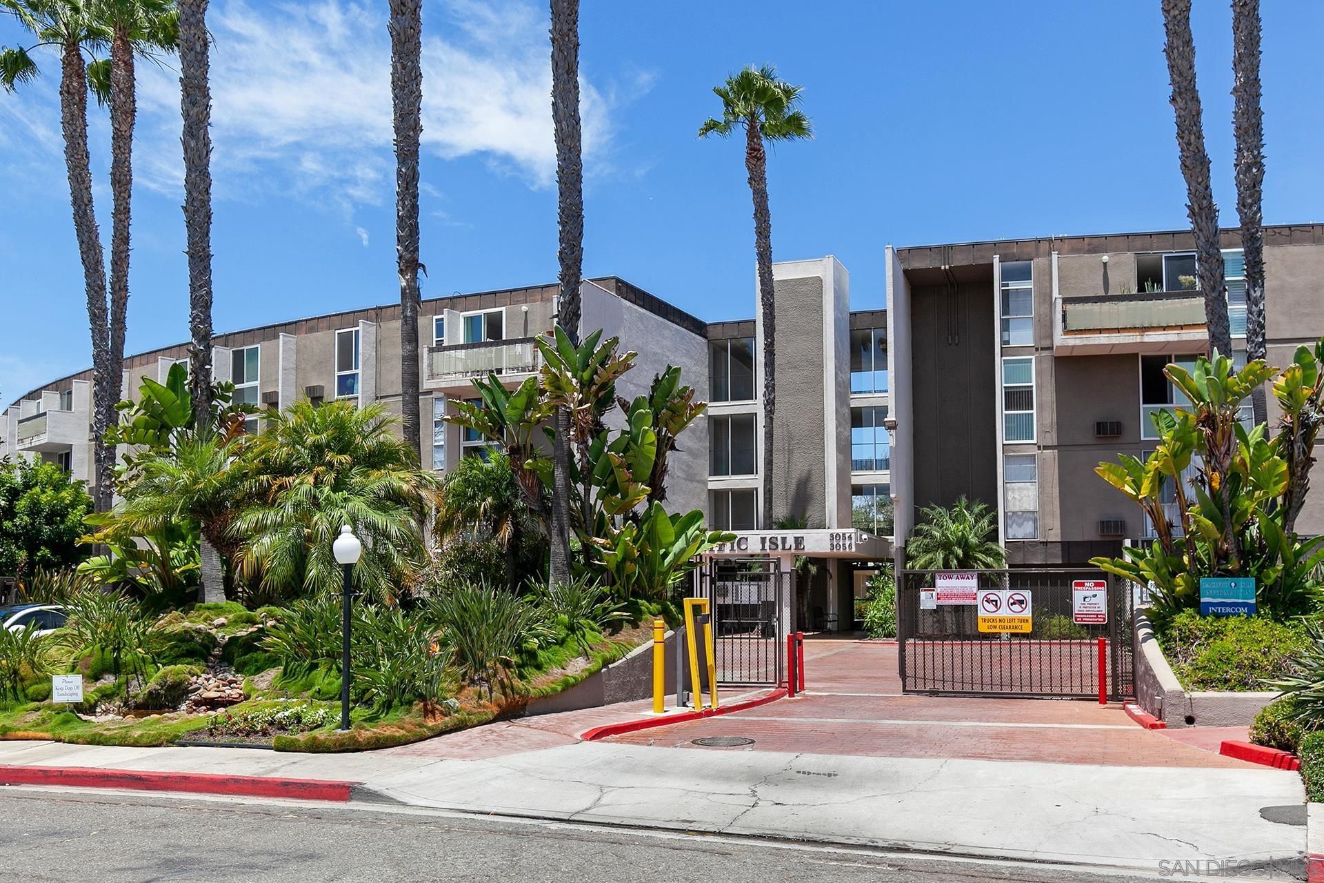 Main Photo: POINT LOMA Condo for sale : 1 bedrooms : 3050 Rue Dorleans #220 in San Diego