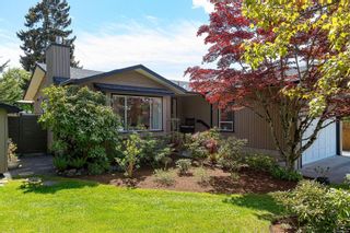 Main Photo: 1351 Le Burel Pl in Central Saanich: CS Brentwood Bay House for sale : MLS®# 962494