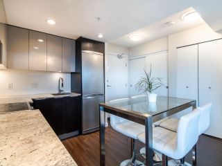 Photo 2: 603 445 W 2ND Avenue in Vancouver: False Creek Condo for sale (Vancouver West)  : MLS®# R2444949