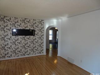 Photo 6: 5300 3rd Avenue in Regina: Rosemont Residential for sale : MLS®# SK706040