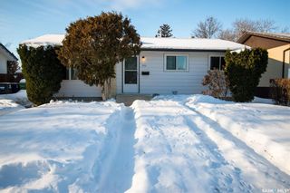 Photo 1: 333 Mowat Crescent in Saskatoon: Pacific Heights Residential for sale : MLS®# SK917734