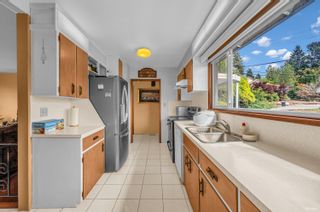 Photo 10: 330 MILLVIEW Street in Coquitlam: Maillardville House for sale : MLS®# R2813986