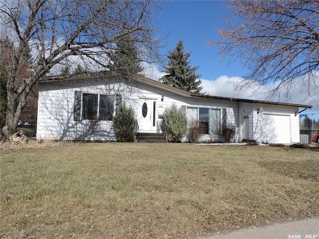 Main Photo: 391 Circlebrooke Drive in Yorkton: South YO Residential for sale : MLS®# SK846299