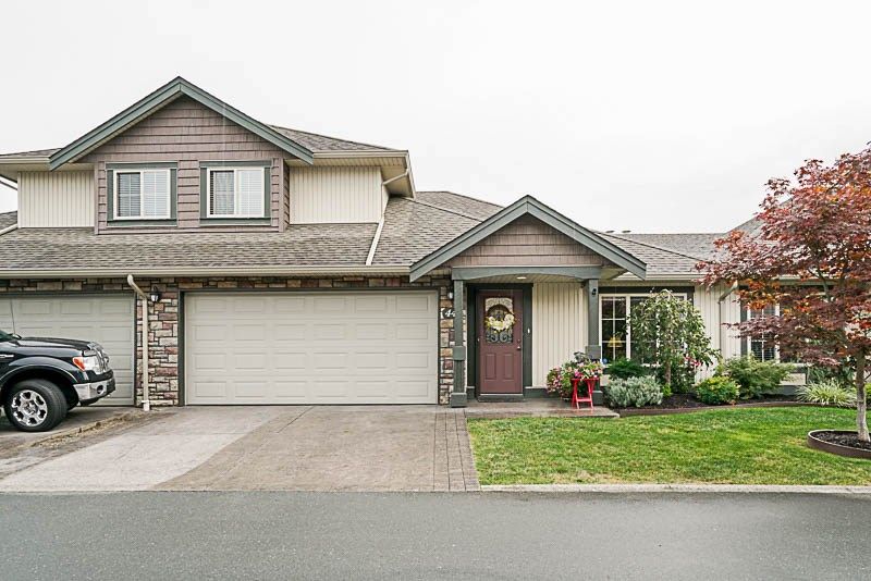 Main Photo: 44 6450 BLACKWOOD Lane in Sardis: Sardis West Vedder Rd Townhouse for sale in "The Maples" : MLS®# R2203462