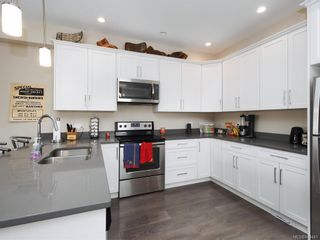 Photo 5: 2975 Amy Rd in Langford: La Goldstream Half Duplex for sale : MLS®# 843441