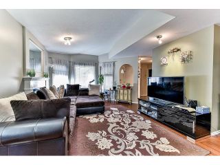 Photo 3: 162 15501 89A Avenue in Surrey: Fleetwood Tynehead Townhouse for sale in "AVONDALE" : MLS®# R2058419