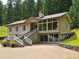 Photo 1: 421 Brookleigh Rd in VICTORIA: SW Elk Lake House for sale (Saanich West)  : MLS®# 672161