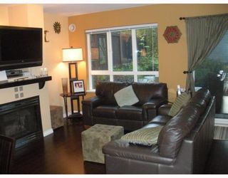 Photo 3: 7492 HAWTHORNE Terrace in Burnaby: Highgate Townhouse for sale in "Rockhill" (Burnaby South)  : MLS®# V767088