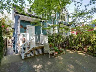 Photo 2: 1825 W 11TH Avenue in Vancouver: Kitsilano Townhouse for sale (Vancouver West)  : MLS®# R2061107