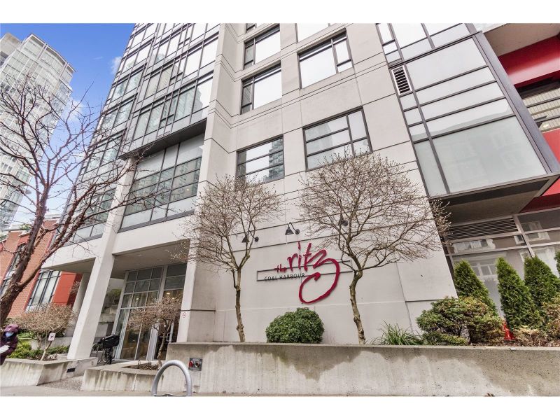FEATURED LISTING: 3204 - 1211 MELVILLE Street Vancouver