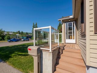 Photo 2: 6408 33 Avenue NW in Calgary: Bowness Detached for sale : MLS®# A1125876