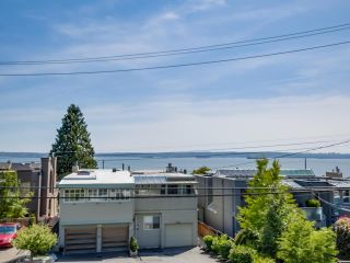 Photo 9: 2322 MARINE Drive in West Vancouver: Dundarave 1/2 Duplex for sale : MLS®# R2074958