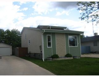 Photo 1: 90 AMERSHAM Crescent in WINNIPEG: St Vital Residential for sale (South East Winnipeg)  : MLS®# 2910797