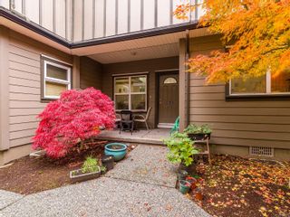 Photo 2: 102 584 Rosehill St in Nanaimo: Na Central Nanaimo Row/Townhouse for sale : MLS®# 889087