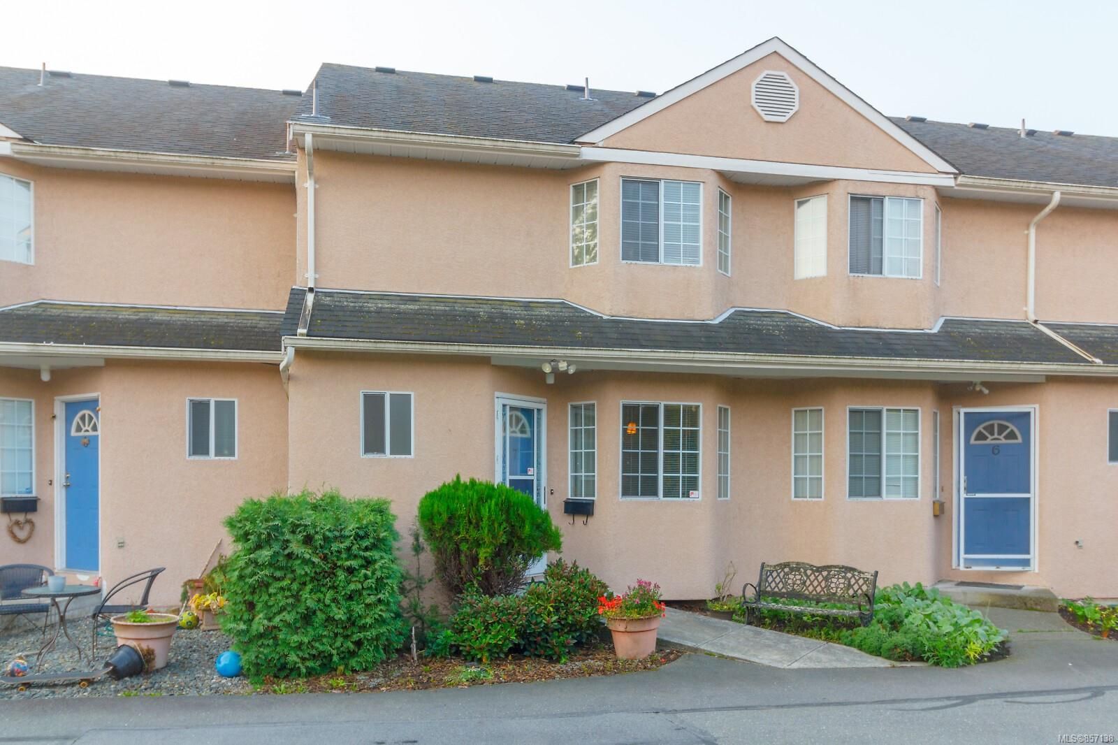 Main Photo: 7 1550 North Dairy Rd in Saanich: SE Cedar Hill Row/Townhouse for sale (Saanich East)  : MLS®# 857138