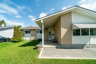 Photo 2: 11 Brookhaven Bay in Winnipeg: Southdale House for sale (2H)  : MLS®# 202216029