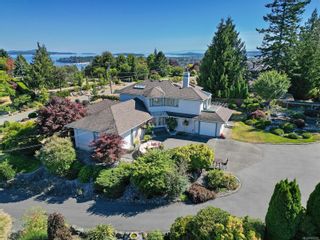 Photo 1: 11096 Greenpark Dr in North Saanich: NS Swartz Bay House for sale : MLS®# 962279