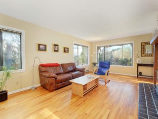 Photo 4: 1745 Barrett Dr in North Saanich: NS Dean Park House for sale : MLS®# 955285