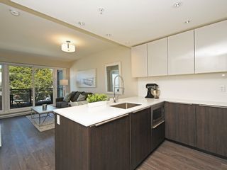 Photo 9: 214 1588 HASTINGS STREET in Vancouver: Hastings Sunrise Condo for sale (Vancouver East)  : MLS®# R2401182
