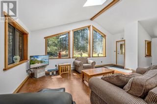 Photo 4: 6912 Railway Ave in Courtenay: House for sale : MLS®# 960726