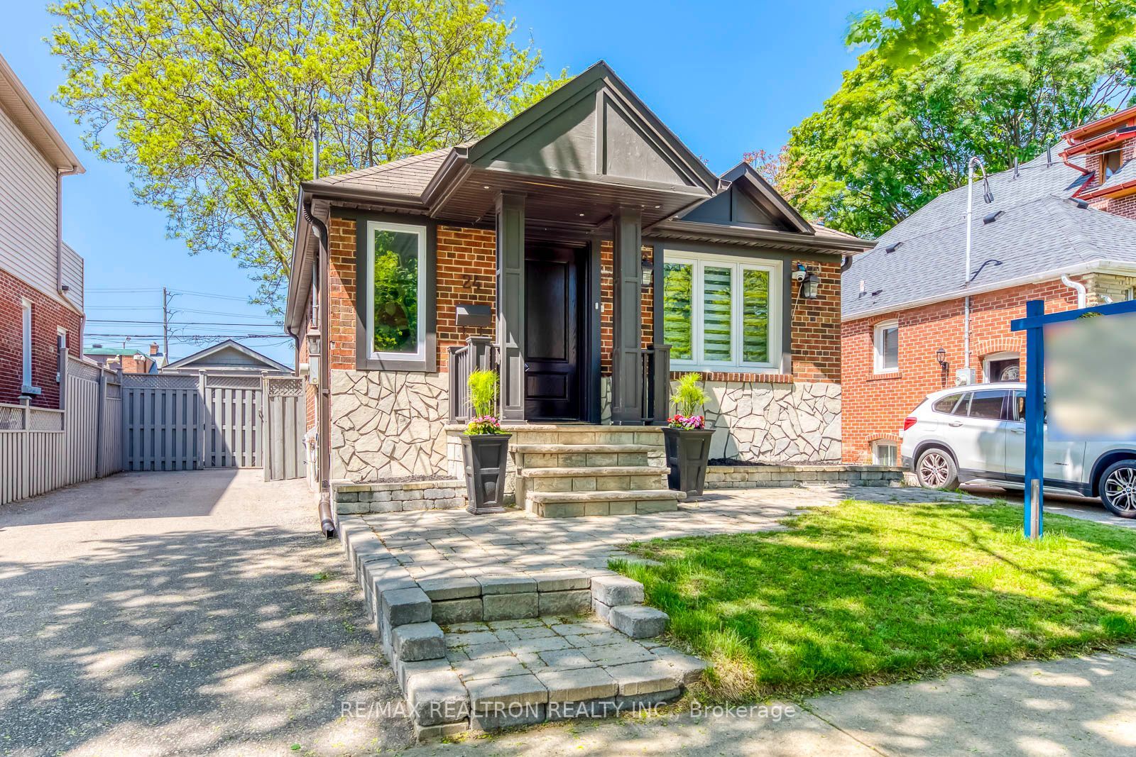 Main Photo: 24 Rothsay Avenue in Toronto: Stonegate-Queensway House (Bungalow) for sale (Toronto W07)  : MLS®# W6054560