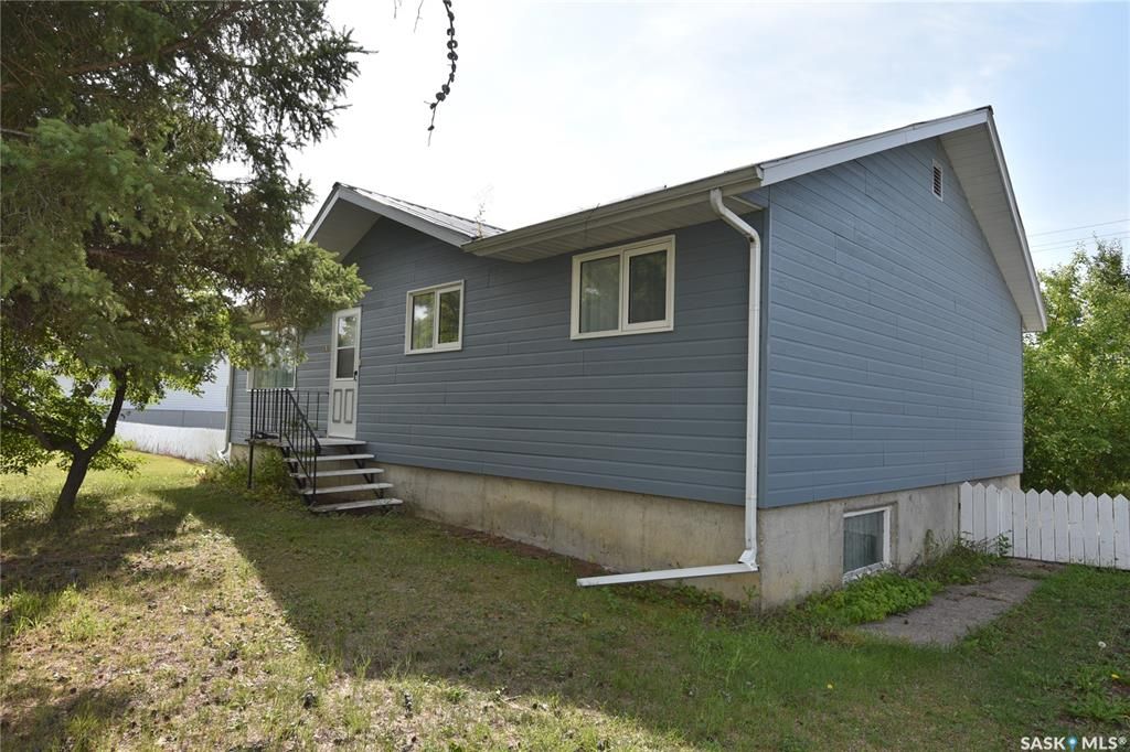 Main Photo: 414 6th Avenue West in Nipawin: Residential for sale : MLS®# SK942568