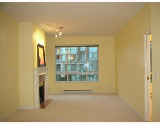 Photo 4: 222 5735 HAMPTON Place in Vancouver: University VW Condo for sale in "BRISTOL" (Vancouver West)  : MLS®# V691218