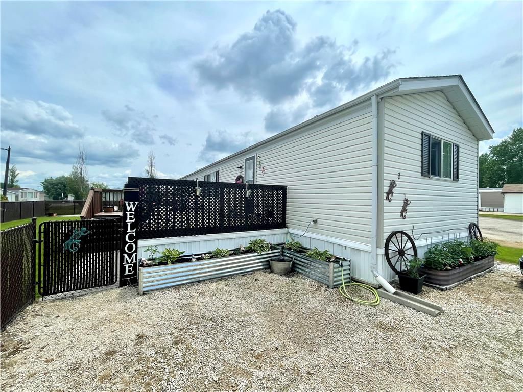 Main Photo: 1 LOUISE Street in St Clements: Pineridge Trailer Park Residential for sale (R02)  : MLS®# 202216456
