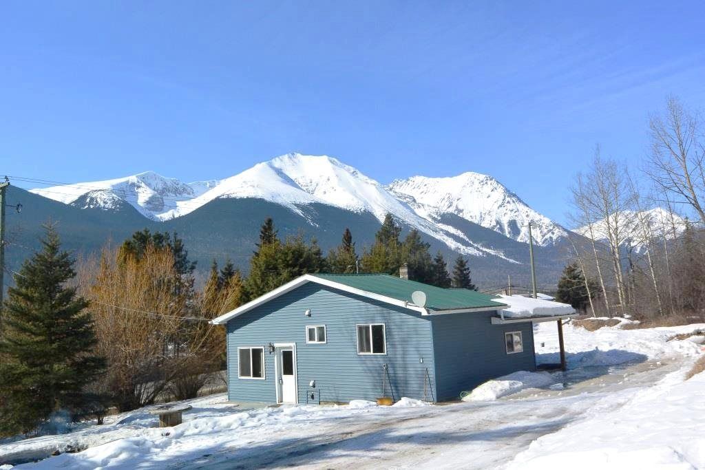 Main Photo: 4940 W 16 Highway in Smithers: Smithers - Rural House for sale (Smithers And Area (Zone 54))  : MLS®# R2446246