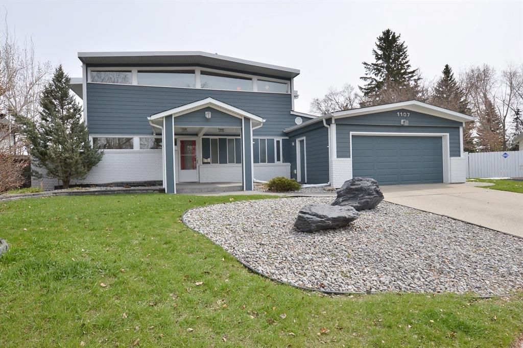 Main Photo: 1107 BEVERLEY Boulevard SW in Calgary: Bel-Aire Detached for sale : MLS®# A1198208