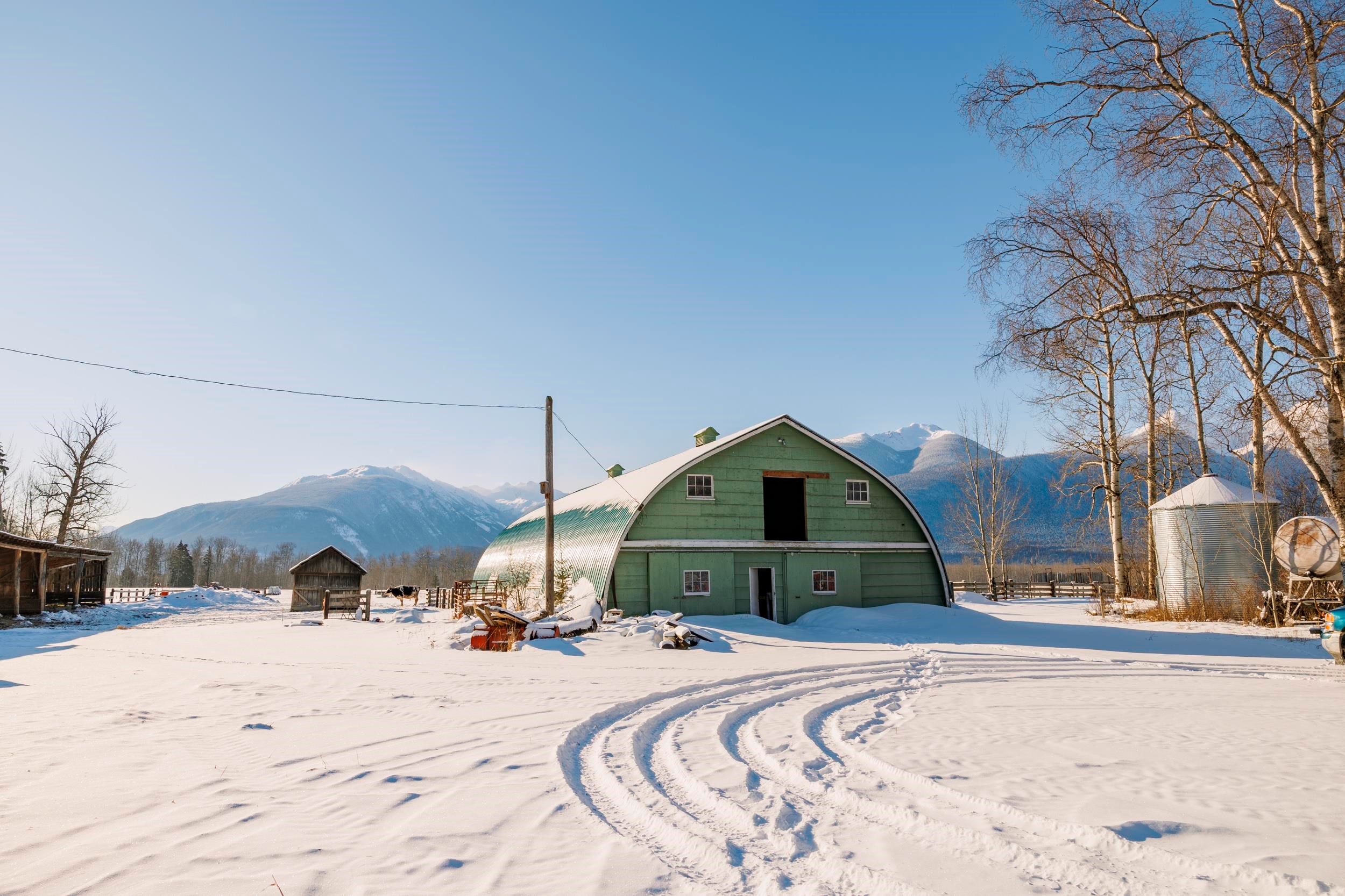 Main Photo: 3255 JECK Road in McBride: McBride - Town House for sale (Robson Valley)  : MLS®# R2751434