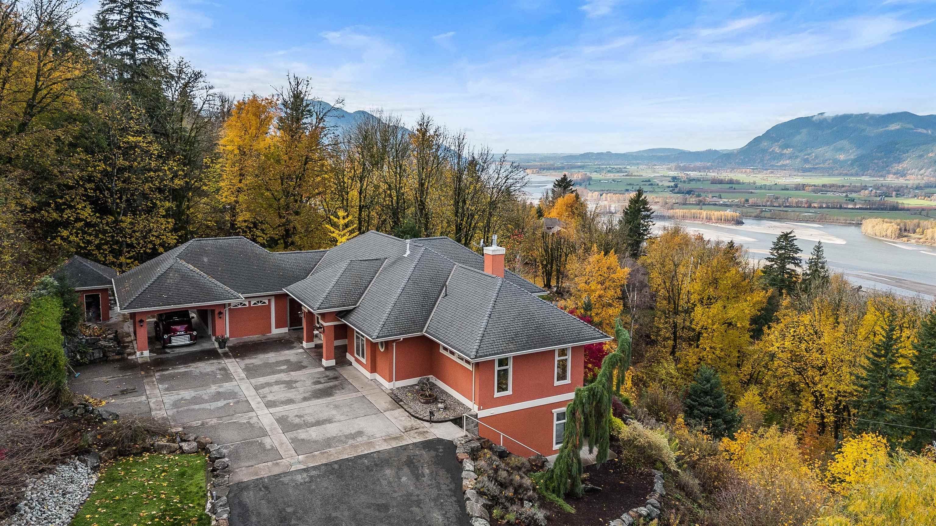 Main Photo: 43201 HONEYSUCKLE Drive in Chilliwack: Chilliwack Mountain House for sale : MLS®# R2832145