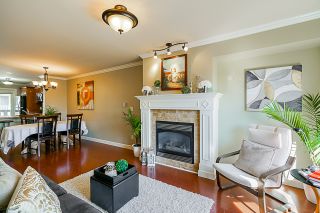 Photo 1: 22 6238 192 Street in Surrey: Cloverdale BC Townhouse for sale in "Bakerview Terrace" (Cloverdale)  : MLS®# R2351464