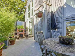 Photo 4: 1735 LARCH Street in Vancouver: Kitsilano Townhouse for sale (Vancouver West)  : MLS®# R2330444