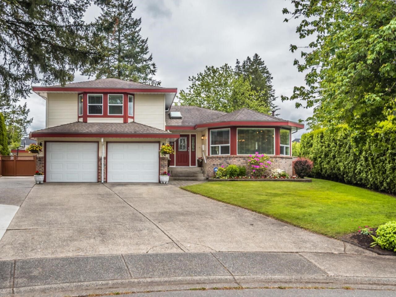 Main Photo: 3394 198A Street in Langley: Brookswood Langley House for sale in "Meadowbrook" : MLS®# R2606836