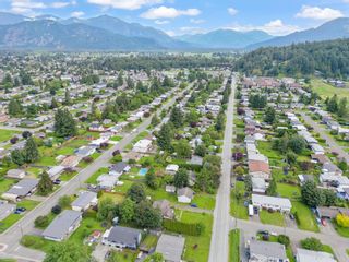 Photo 27: 9521 MCNAUGHT Road in Chilliwack: Chilliwack Proper East House for sale : MLS®# R2700603