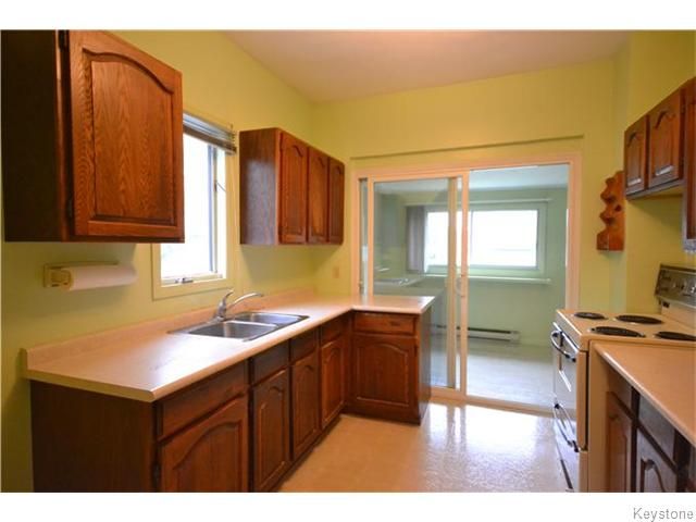 Photo 10: Photos: 347 Dubuc Street in WINNIPEG: St Boniface Residential for sale (South East Winnipeg)  : MLS®# 1527555