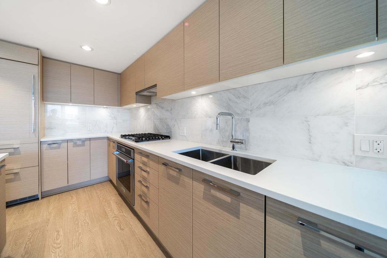 Photo 5: Photos: 702 6700 DUNBLANE Avenue in Burnaby: Metrotown Condo for sale in "Vittorio" (Burnaby South)  : MLS®# R2715136