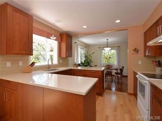 Photo 8: 3928 Oakdale Pl in VICTORIA: SE Mt Doug House for sale (Saanich East)  : MLS®# 701182