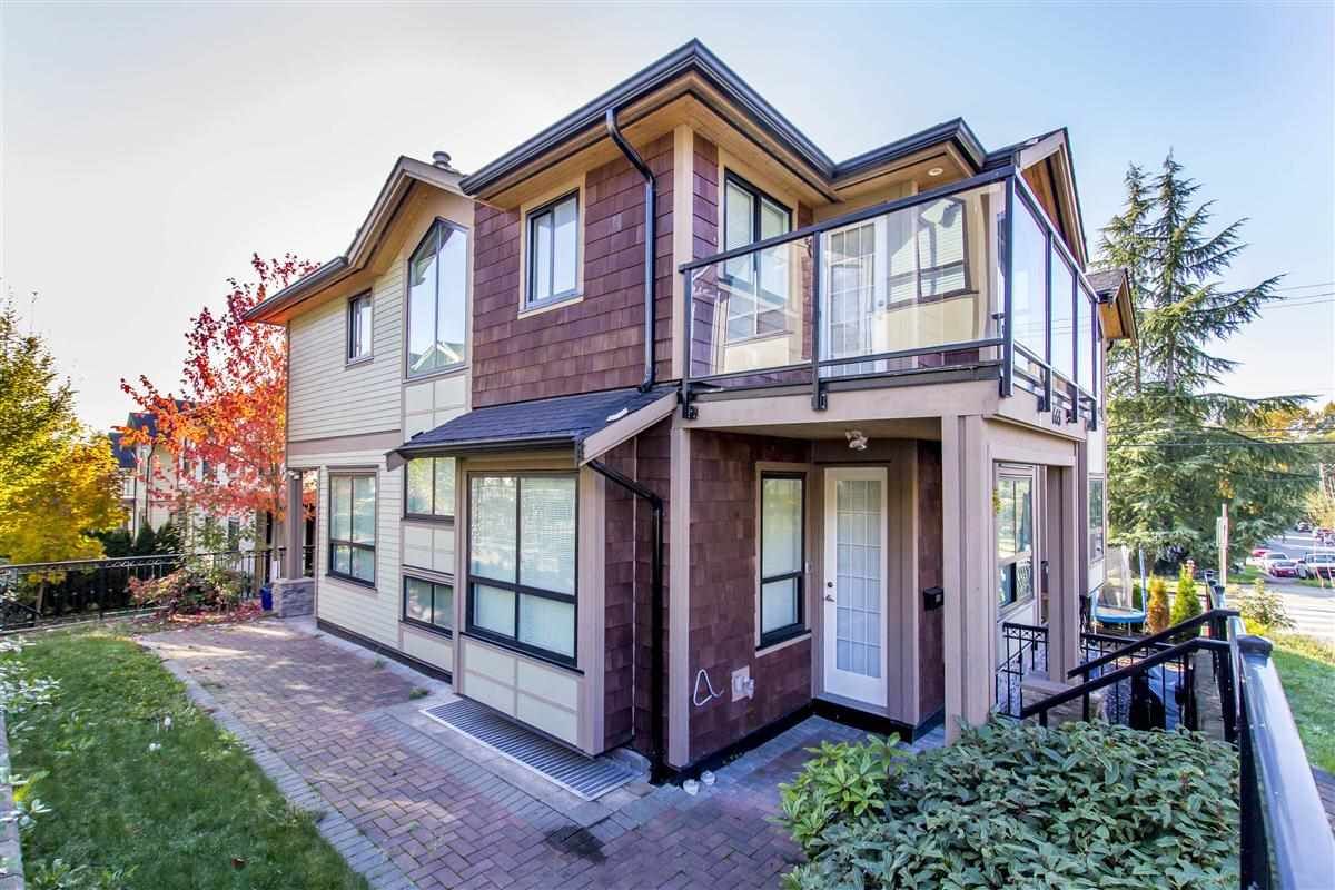 Main Photo: 665 W 15TH Street in North Vancouver: Hamilton 1/2 Duplex for sale in "HAMILTON" : MLS®# R2219477