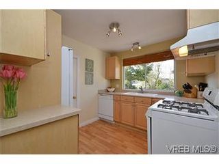 Photo 5: 1456 Edgeware Rd in VICTORIA: Vi Oaklands House for sale (Victoria)  : MLS®# 603241