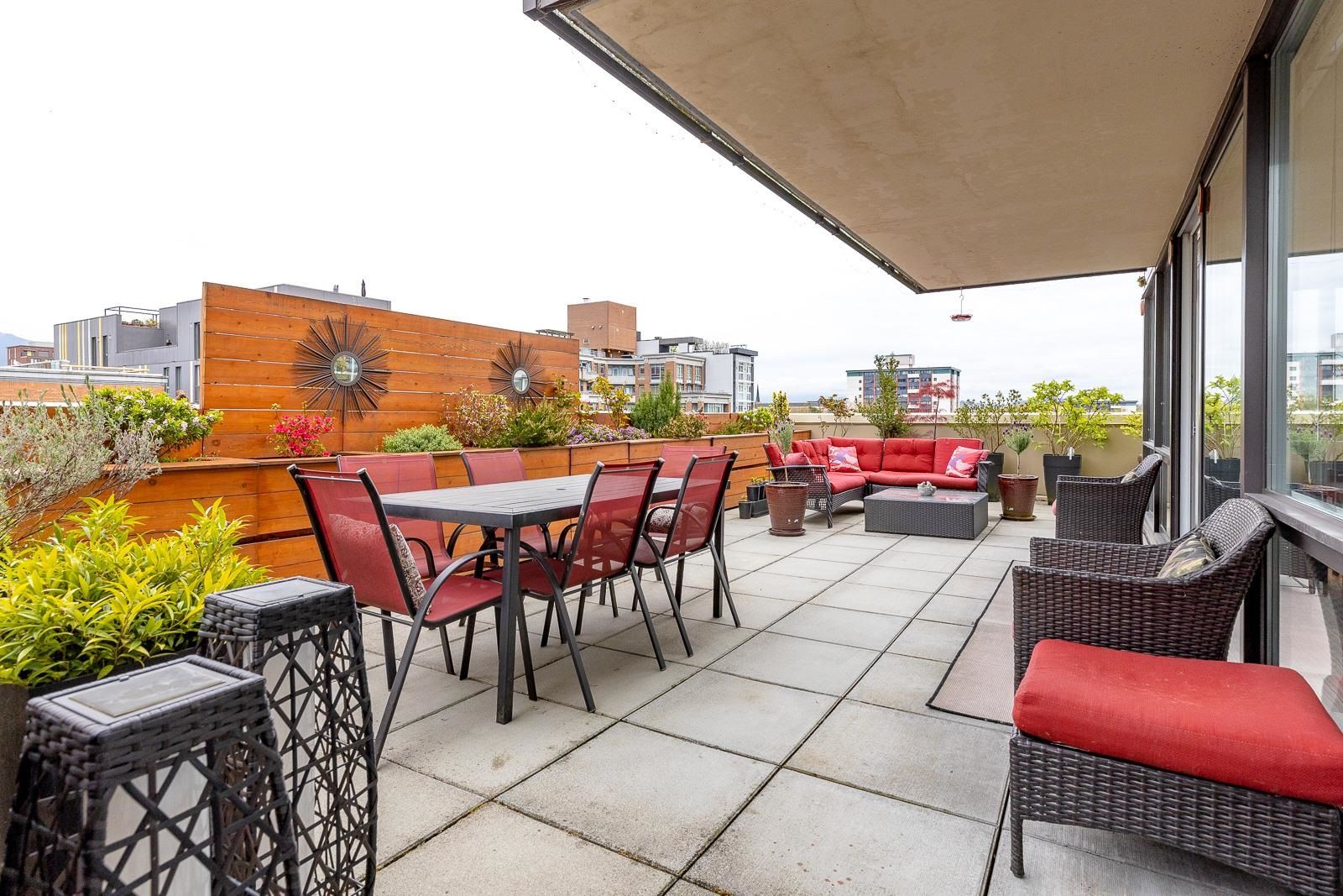 Main Photo: 804 718 MAIN Street in Vancouver: Strathcona Condo for sale in "GINGER" (Vancouver East)  : MLS®# R2799310
