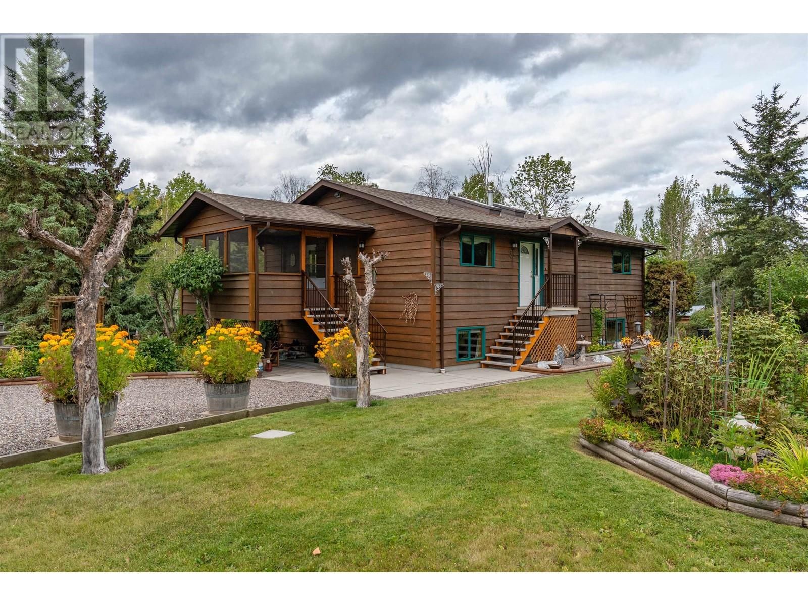 Main Photo: 1755 HUDSON BAY MOUNTAIN ROAD in Smithers: House for sale : MLS®# R2813305