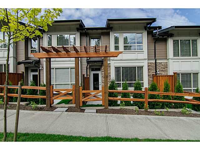 Main Photo: 8 23986 104 Avenue in Maple Ridge: Albion Townhouse for sale in "SPENCER BROOK" : MLS®# V1066745