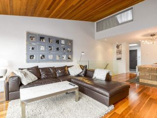 Photo 4: 2264 ALDER Street in Vancouver: Fairview VW Townhouse for sale in "Marina Place" (Vancouver West)  : MLS®# R2163720