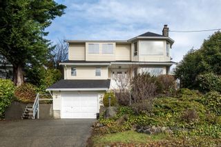 Photo 2: 628 Cairndale Rd in Colwood: Co Triangle House for sale : MLS®# 923169