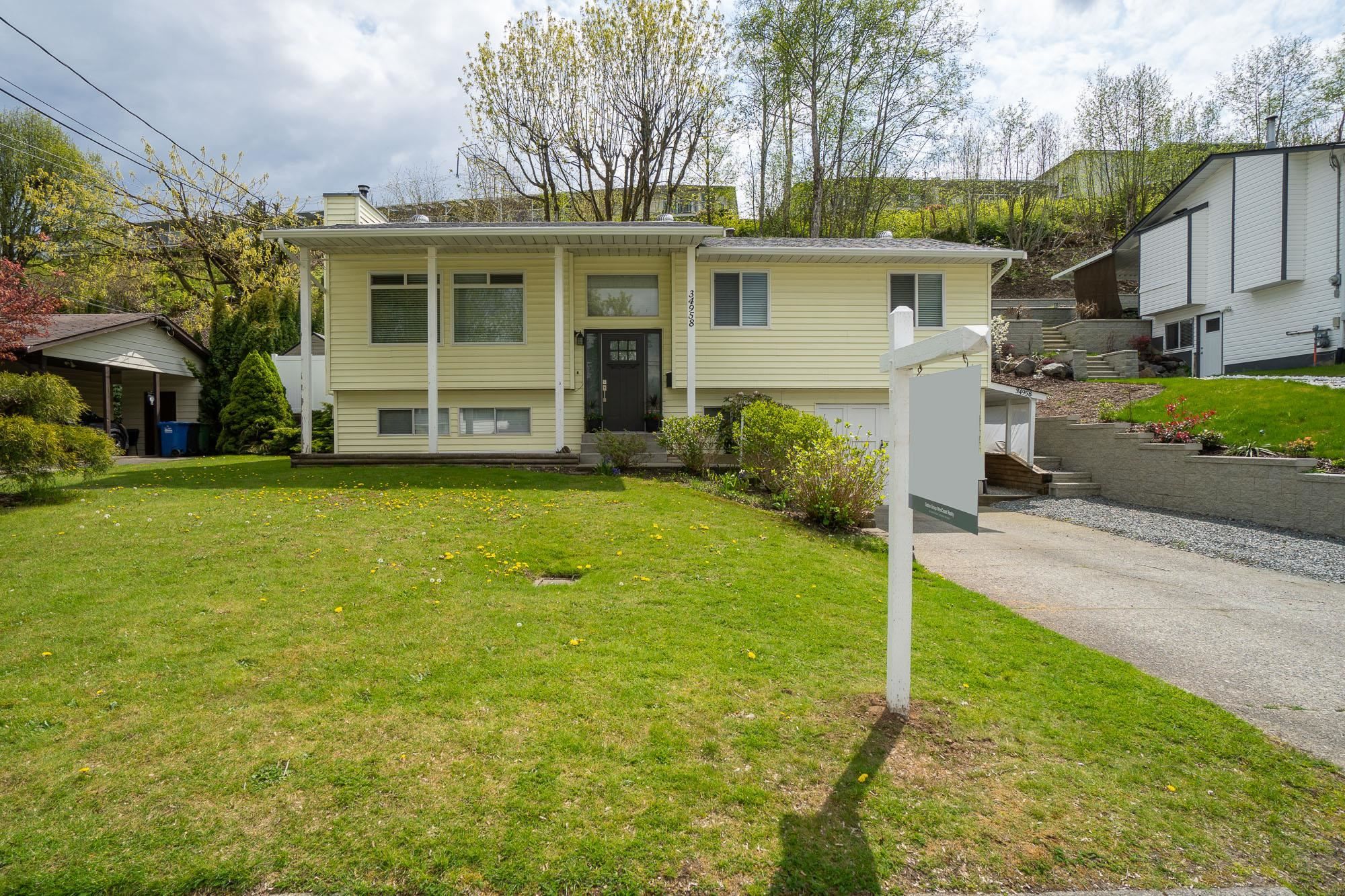 Main Photo: 34958 HIGH DRIVE in Abbotsford: Abbotsford East House for sale : MLS®# R2682129